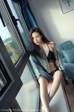 校服裙下